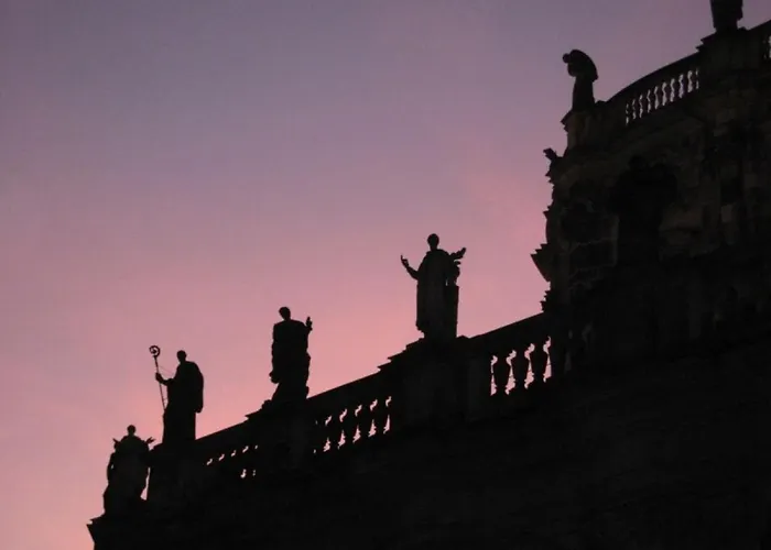 Above Painters פירנה