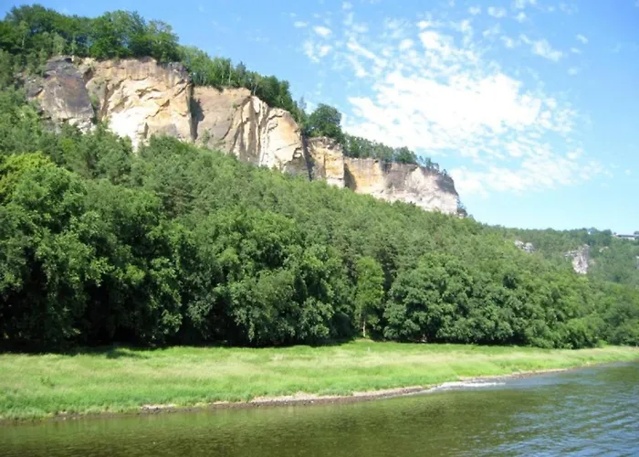 Above Painters בית נופש